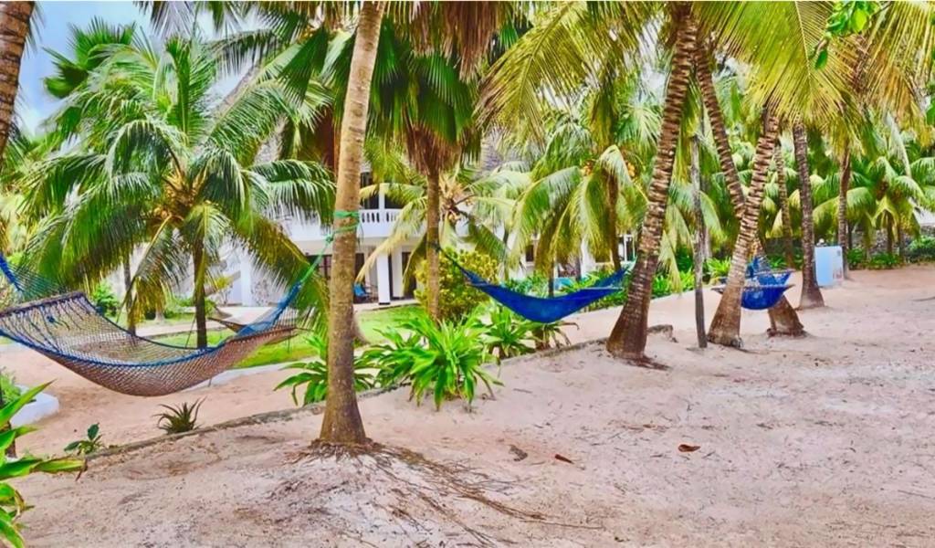 MAMBO BEACH VILLAS 4★