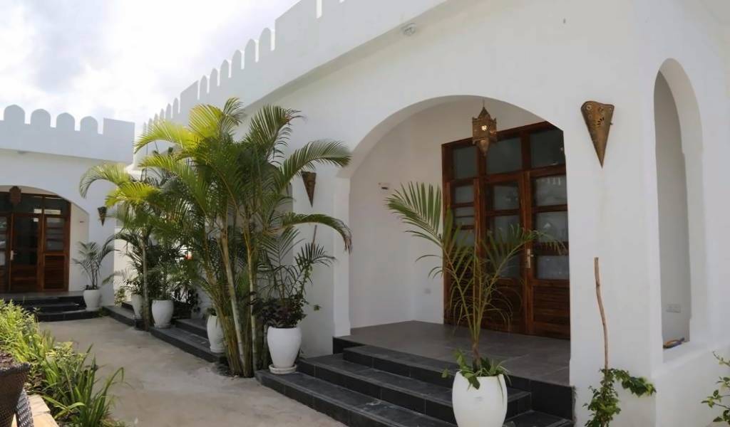 THE GOLDEN BLUE HOTEL 4★