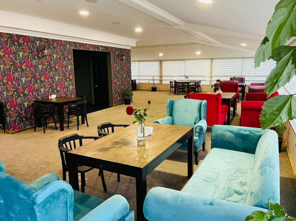 AURA BOUTIQUE SPECIAL CAT. 4★