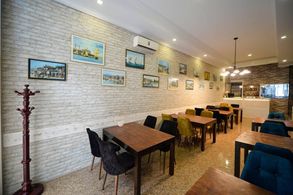 AURA BOUTIQUE SPECIAL CAT. 4★