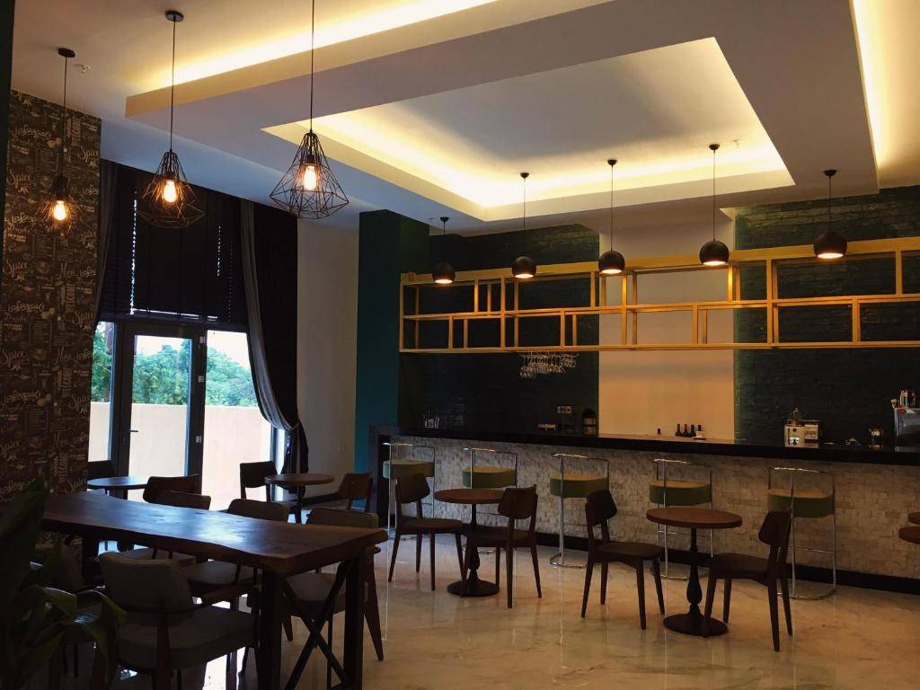 POINT INN (EX. CITY HOTEL AIRPORT HWY) 4★