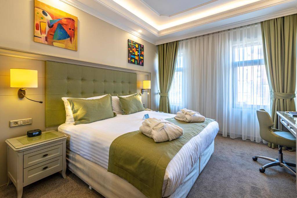 LONDON 1889 HOTEL (EX. DIVAN SUITES BATUMI) 4★