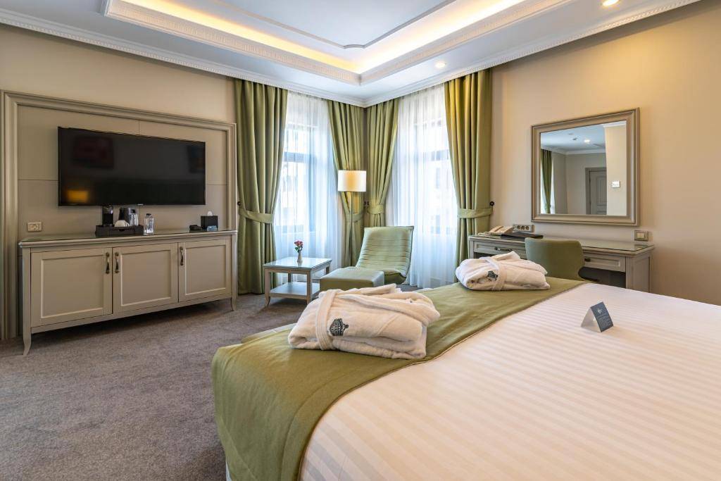 LONDON 1889 HOTEL (EX. DIVAN SUITES BATUMI) 4★