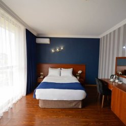 AURA BOUTIQUE SPECIAL CAT. 4★