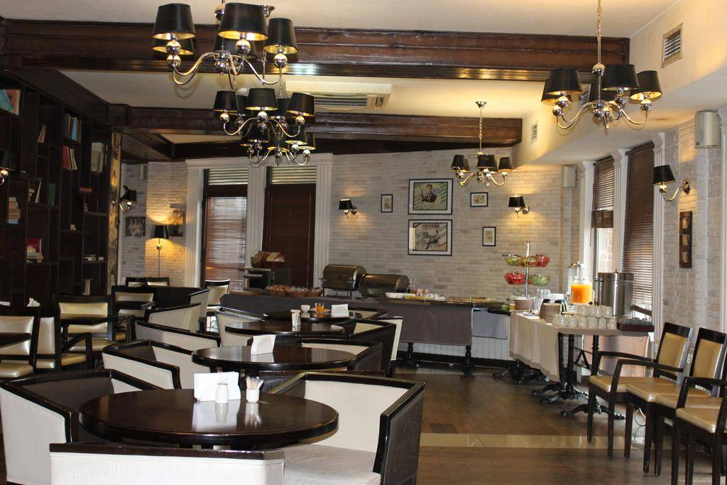 PIAZZA FOUR COLOURS 4★