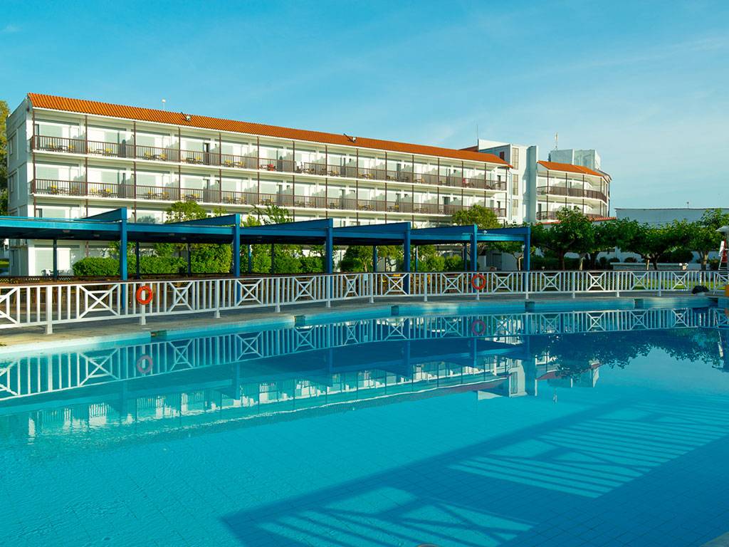 Golden Coast Hotel & Bungalows 4★