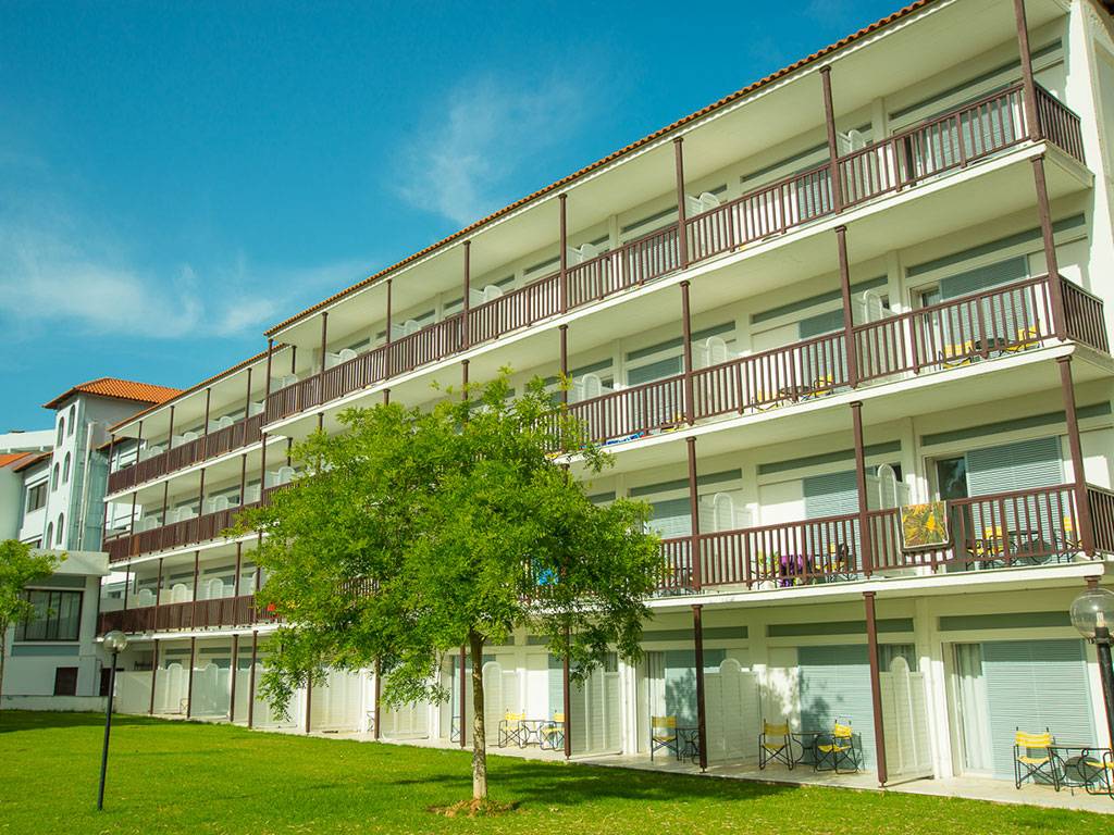 Golden Coast Hotel & Bungalows 4★