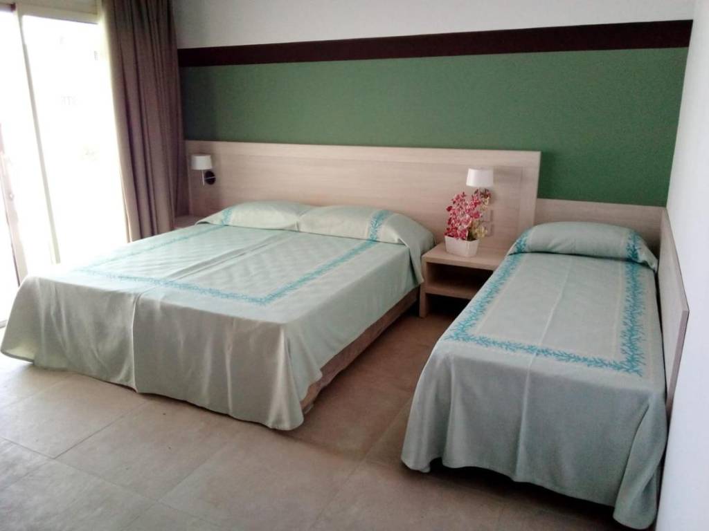 CLUB ESSE CALA BITTA 3 ★