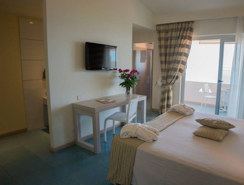 SCOGLIO DELLA GALEA RESORT (CAPO VATICANO) 4★