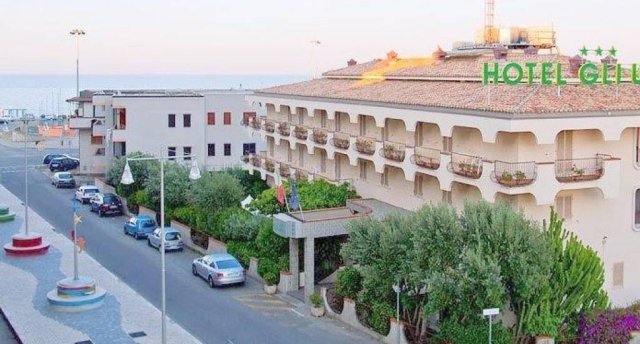 HOTEL GLI ULIVI (SOVERATO MARINA) 3★