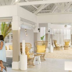 TROPICAL ATTITUDE 3★