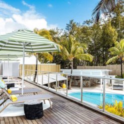 TROPICAL ATTITUDE 3★