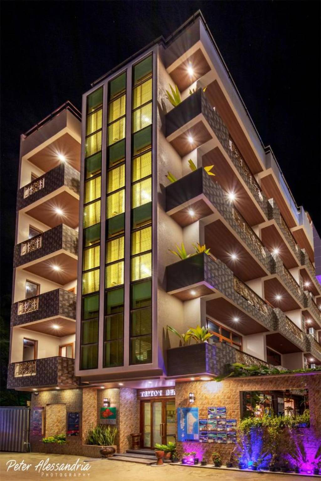 TRITON BEACH HOTEL & SPA 3★