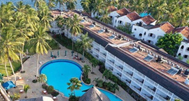 TRAVELLERS BEACH HOTEL & SPA 4★
