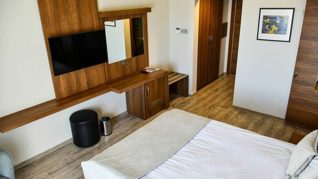 MIMOZA BEACH HOTEL 3★