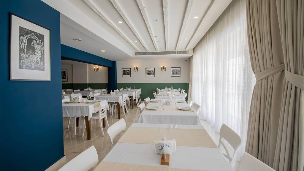 MIMOZA BEACH HOTEL 3★