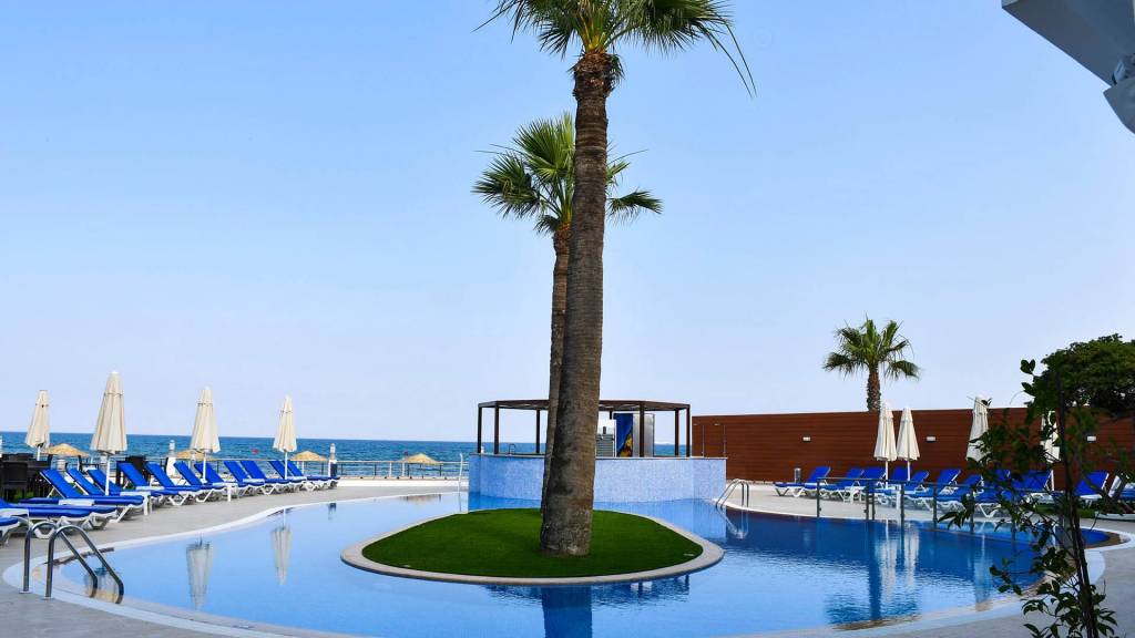 MIMOZA BEACH HOTEL 3★
