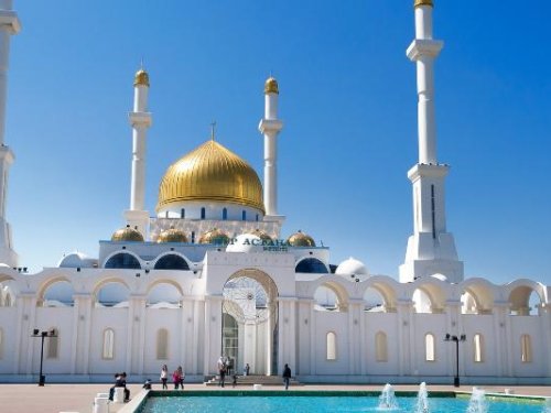 Atklāj Kazahstānu