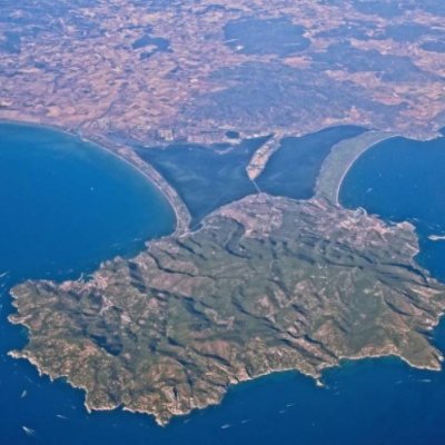 Gar Tirēnijas un Ligūrijas jūru ar  baltā marmora karjeriem un Cingue Terre krastu GARANTĒTS