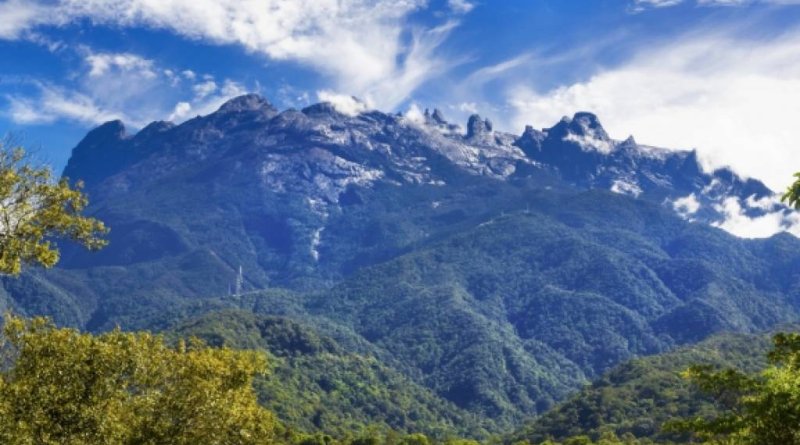 Borneo sala ar atpūtu pie Klusā okeāna un Singapūru